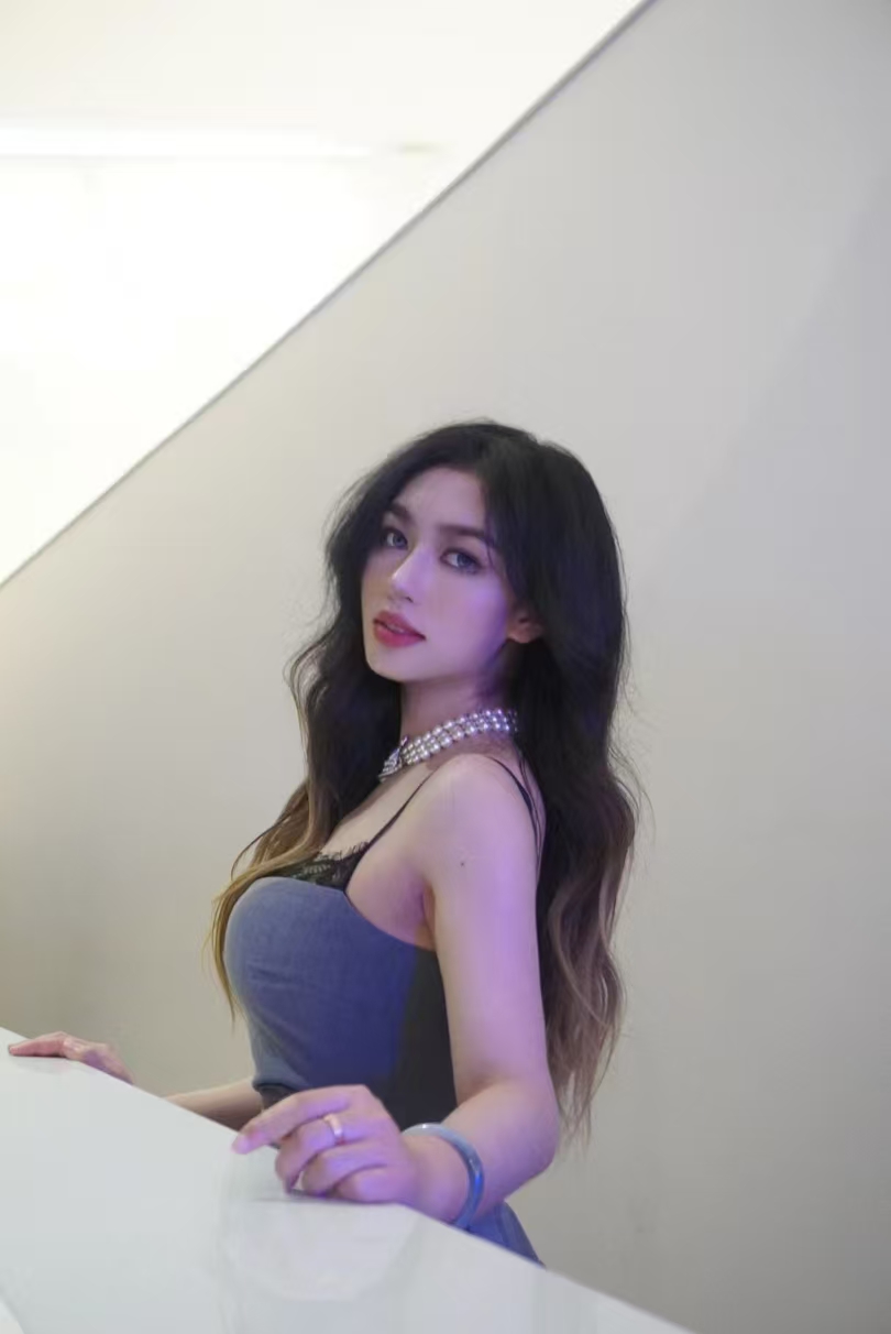 李姝荣个人照片